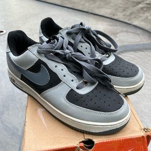 Nike Men's Black and Gray Sneakers
